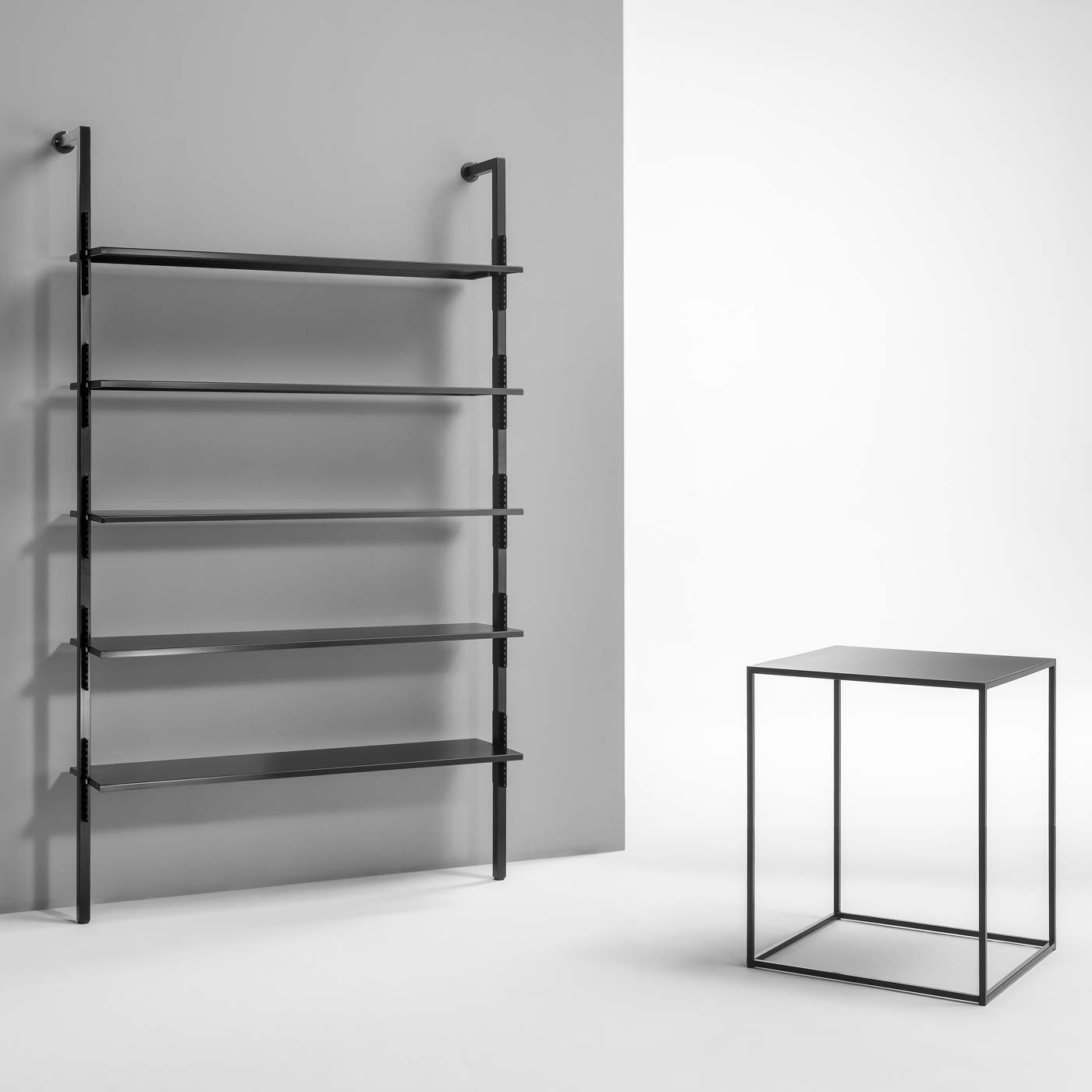 Metal Furniture for Shops and Showrooms - Emmesystem