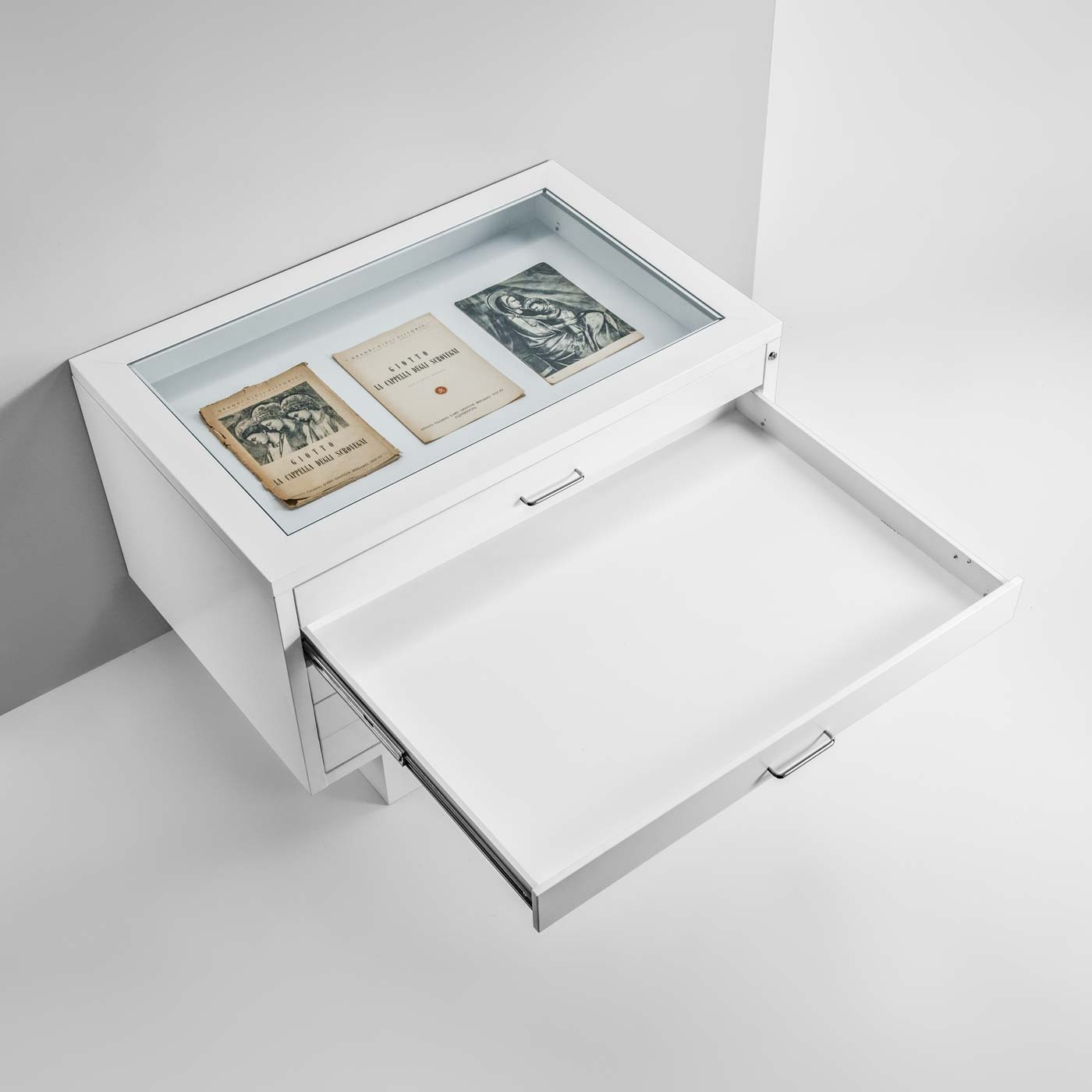Metal Drawers and Display Furniture for Museums and Galleries - Emmesystem